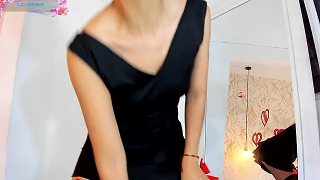 BRITANY WELLS  online show from March 5, 12:35 pm