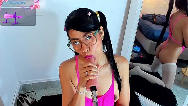 BRITANY WELLS  online show from April 8, 12:39 pm