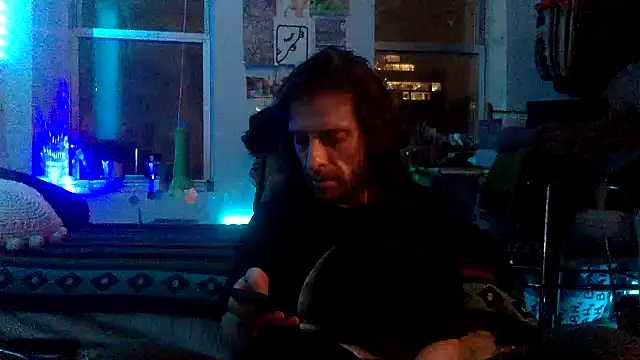 Snapshot of DownstairsSky chatting on December 21, 2:41 am DownstairsSky online show from December 21, 2:41 am