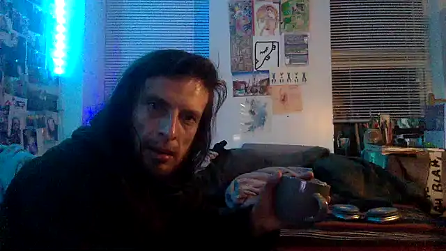 Snapshot of DownstairsSky chatting on December 22, 5:55 am DownstairsSky online show from December 22, 5:55 am