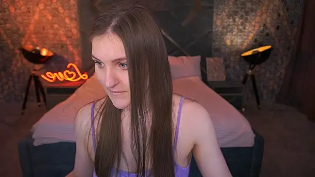 EmmyCharmm online show from November 5, 7:00 am