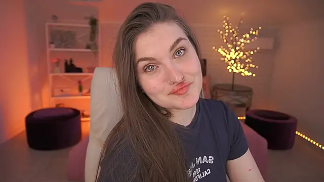 EmmyCharmm online show from April 26, 5:49 am