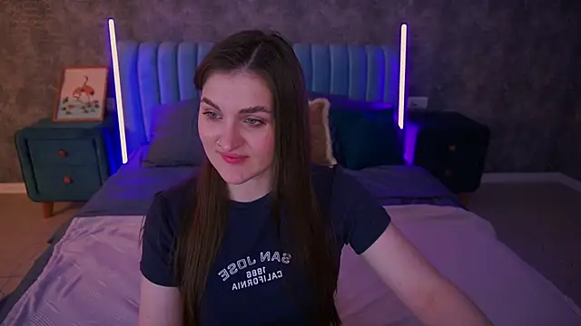 EmmyCharmm online show from April 5, 5:36 am