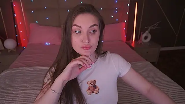 EmmyCharmm online show from March 25, 6:35 am