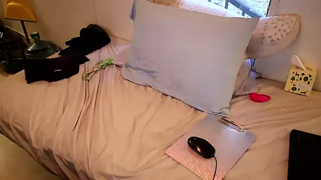 xxpixeyxx online show from November 9, 1:15 pm