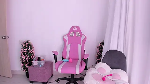 keissy rincon  online show from November 28, 4:12 am