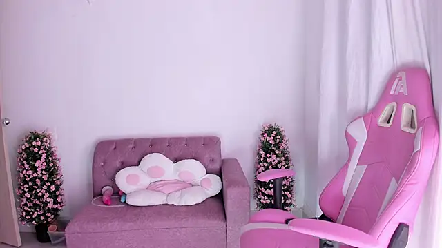 keissy rincon  online show from February 6, 11:45 pm