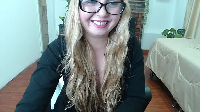 Snapshot of rose_meyer chatting on October 17, 7:15 pm rose meyer online show from October 17, 7:15 pm