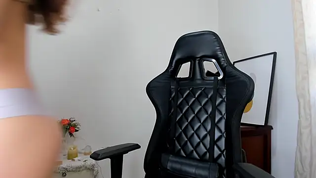 amara falcon online show from November 14, 1:48 pm