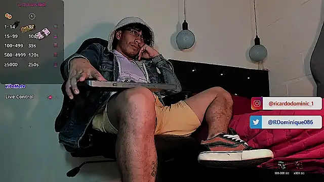 Snapshot of FuckHardlove chatting on September 15, 4:35 am FuckHardlove online show from September 15, 4:35 am