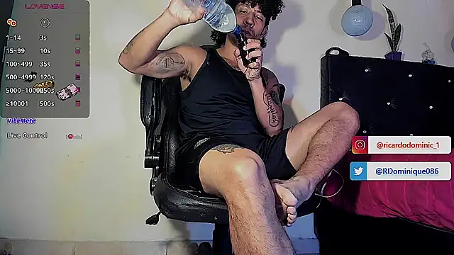 Snapshot of FuckHardlove chatting on October 31, 2:46 pm FuckHardlove online show from October 31, 2:46 pm