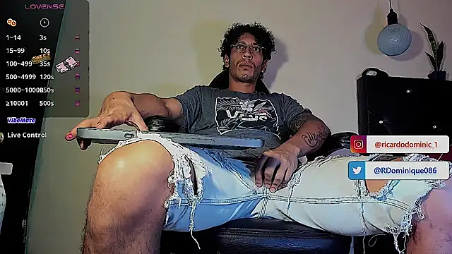 Snapshot of FuckHardlove chatting on October 31, 2:41 am FuckHardlove online show from October 31, 2:41 am