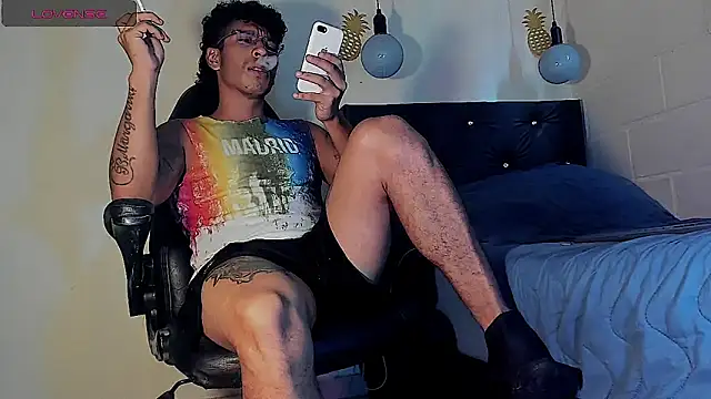Snapshot of FuckHardlove chatting on March 19, 7:17 pm FuckHardlove online show from March 19, 7:17 pm