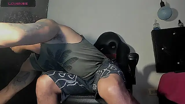 Snapshot of FuckHardlove chatting on November 25, 2:01 am FuckHardlove online show from November 25, 2:01 am