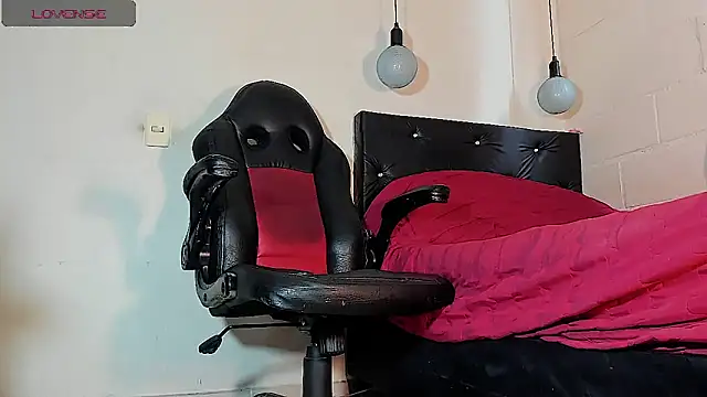 Snapshot of FuckHardlove chatting on September 25, 3:18 pm FuckHardlove online show from September 25, 3:18 pm