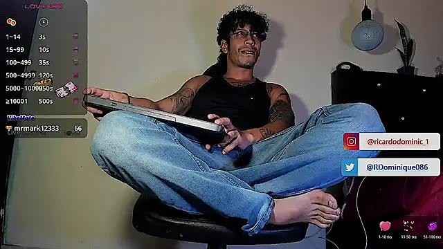 Snapshot of FuckHardlove chatting on November 1, 3:24 am FuckHardlove online show from November 1, 3:24 am