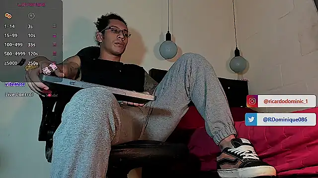 Snapshot of FuckHardlove chatting on September 25, 2:50 am FuckHardlove online show from September 25, 2:50 am