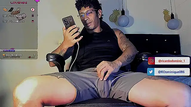 Snapshot of FuckHardlove chatting on March 7, 4:57 am FuckHardlove online show from March 7, 4:57 am