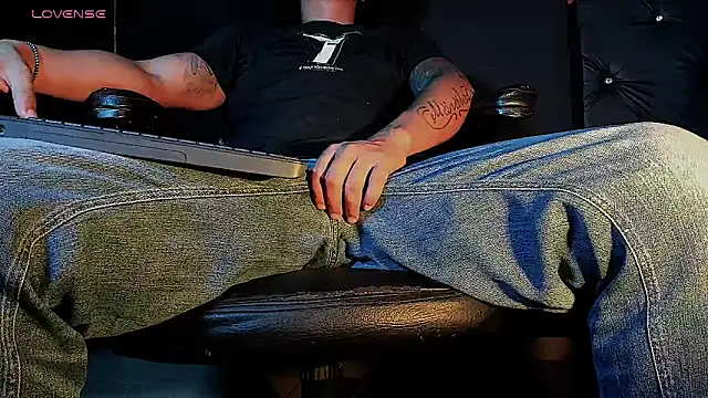 FuckHardlove online show from January 8, 4:18 am