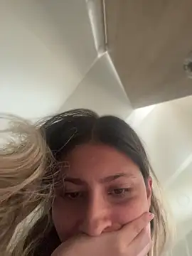 Ameellie online show from April 18, 1:46 pm