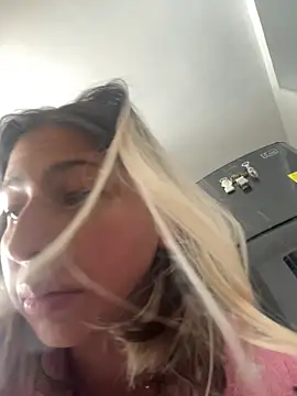 Ameellie online show from March 25, 1:43 pm