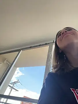 Ameellie online show from April 2, 4:35 pm