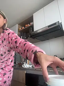 Ameellie online show from December 3, 4:17 pm