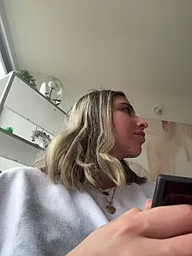 Ameellie online show from April 5, 4:24 pm