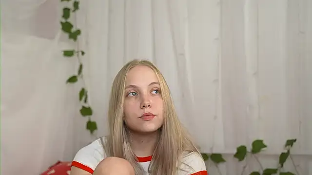 Snapshot of _Appr0ved_ chatting on September 19, 3:38 pm Appr0ved online show from September 19, 3:38 pm
