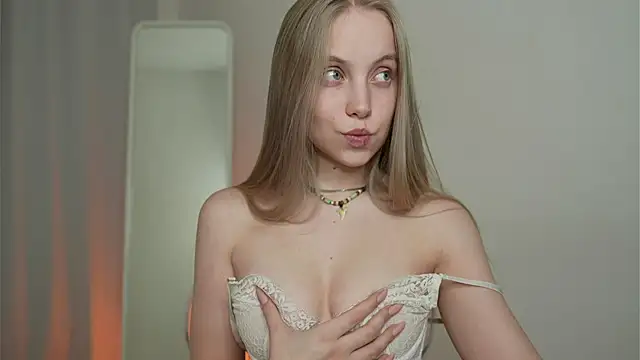Snapshot of _Appr0ved_ chatting on February 13, 7:21 pm Appr0ved online show from February 13, 7:21 pm