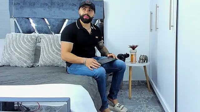 Zack Froone online show from December 3, 12:26 pm