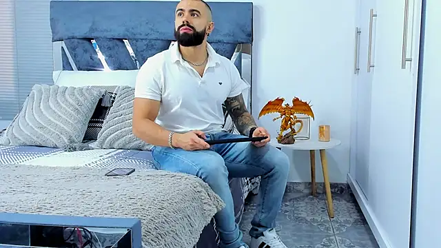 Zack Froone online show from February 14, 2:39 pm