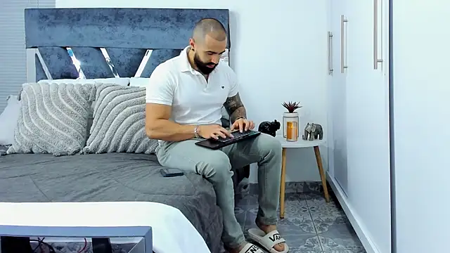 Zack Froone online show from December 1, 12:28 pm