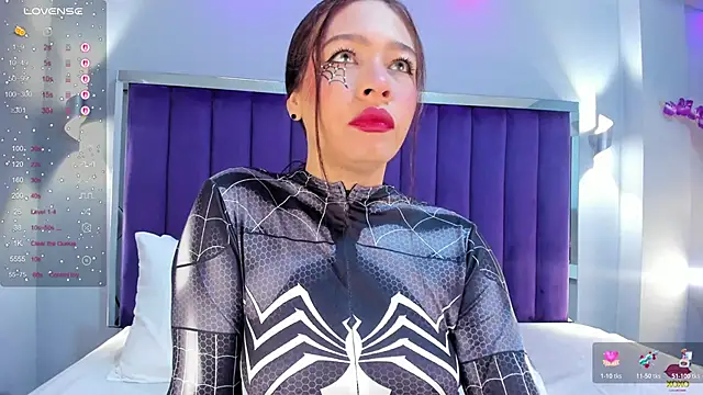 Snapshot of SaraRiley chatting on October 31, 11:22 pm SaraRiley online show from October 31, 11:22 pm