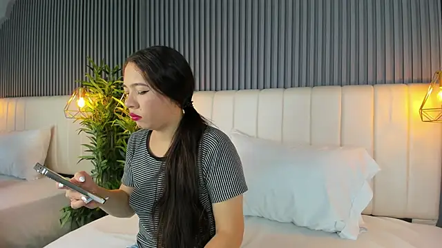 Snapshot of SaraRiley chatting on November 14, 10:46 pm SaraRiley online show from November 14, 10:46 pm