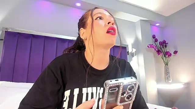 Snapshot of SaraRiley chatting on November 8, 11:19 pm SaraRiley online show from November 8, 11:19 pm