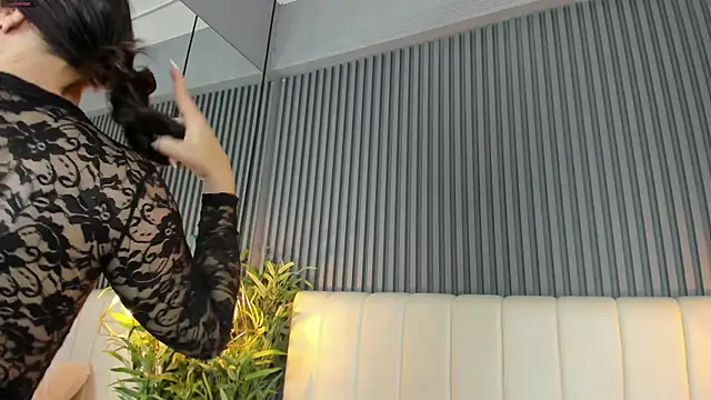 Snapshot of SaraRiley chatting on December 14, 10:37 pm SaraRiley online show from December 14, 10:37 pm