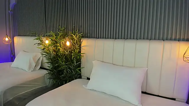 Snapshot of SaraRiley chatting on November 26, 10:32 pm SaraRiley online show from November 26, 10:32 pm