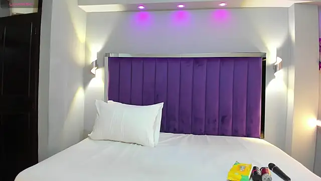 Snapshot of SaraRiley chatting on September 10, 10:42 pm SaraRiley online show from September 10, 10:42 pm