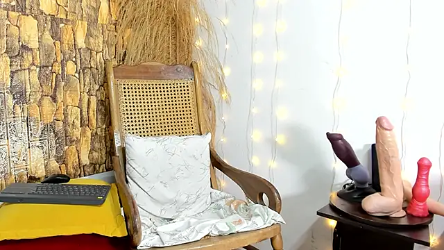 Snapshot of natacha_wolf chatting on June 20, 3:22 am natacha wolf online show from June 20, 3:22 am