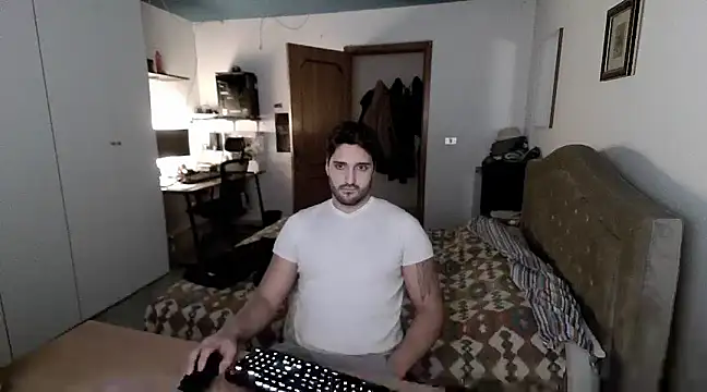 Snapshot of Alexox02 chatting on December 13, 5:54 pm Alexox02 online show from December 13, 5:54 pm