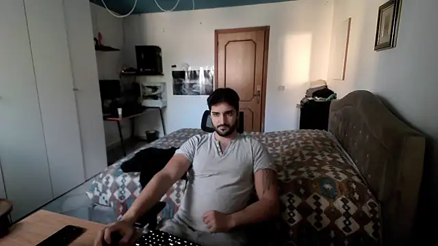 Snapshot of Alexox02 chatting on December 22, 7:42 pm Alexox02 online show from December 22, 7:42 pm