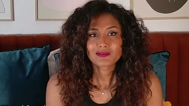 ShanialaFrancaise online show from May 23, 1:10 pm
