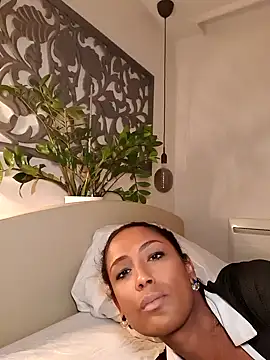 Snapshot of ShanialaFrancaise chatting on September 25, 8:42 am ShanialaFrancaise online show from September 25, 8:42 am