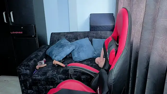 Snapshot of charlotee_lovee69 chatting on November 5, 7:06 pm charlotee lovee69 online show from November 5, 7:06 pm