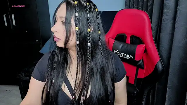 Snapshot of charlotee_lovee69 chatting on November 13, 1:53 am charlotee lovee69 online show from November 13, 1:53 am