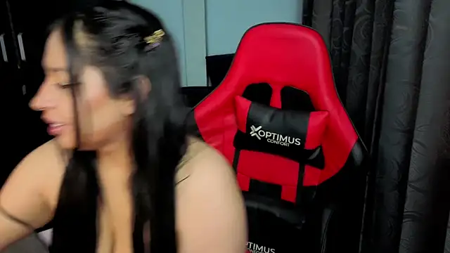 Snapshot of charlotee_lovee69 chatting on November 24, 11:21 am charlotee lovee69 online show from November 24, 11:21 am