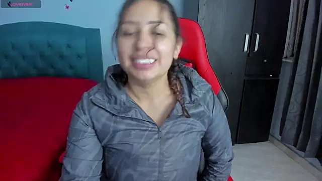 charlotee lovee69 online show from February 18, 11:30 pm
