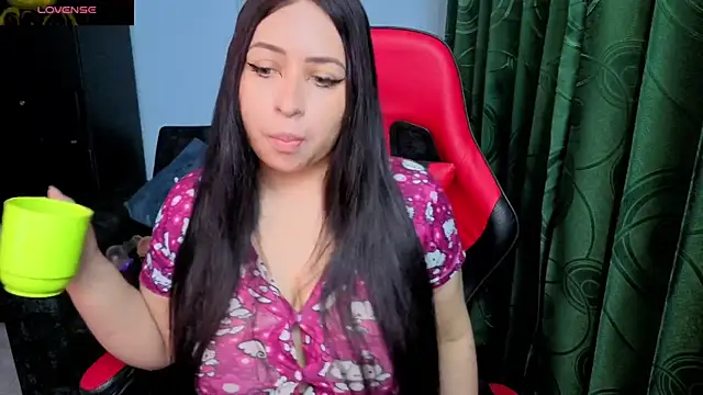 charlotee lovee69 online show from April 14, 11:43 pm