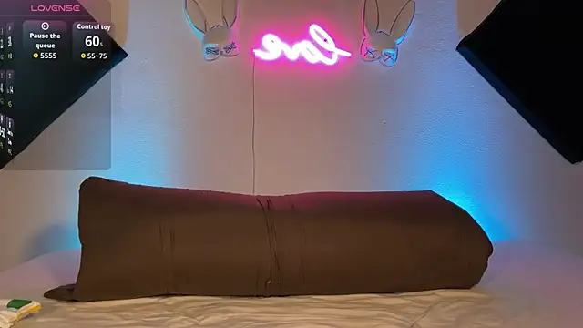 bunnyslovers online show from October 15, 7:16 am